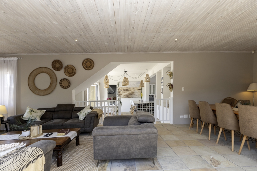5 Bedroom Property for Sale in West Beach Eastern Cape